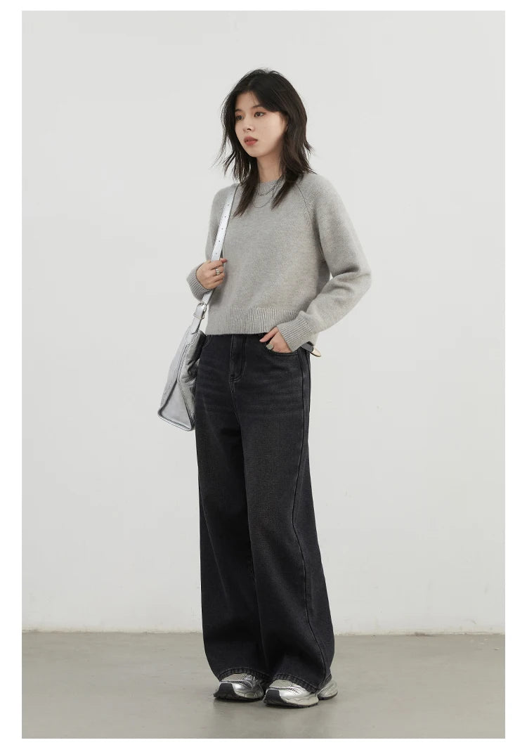 Cozy Loose Knitted Jumper with Raglan Sleeves, crafted from soft, luxurious fabric for ultimate comfort. Its loose fit and relaxed silhouette flatter all body shapes, making it perfect for lounging or brunch outings. Available in classic colors, this versatile