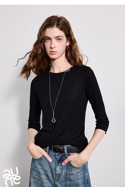 Slim Crew Neck Embroidered Knit Top