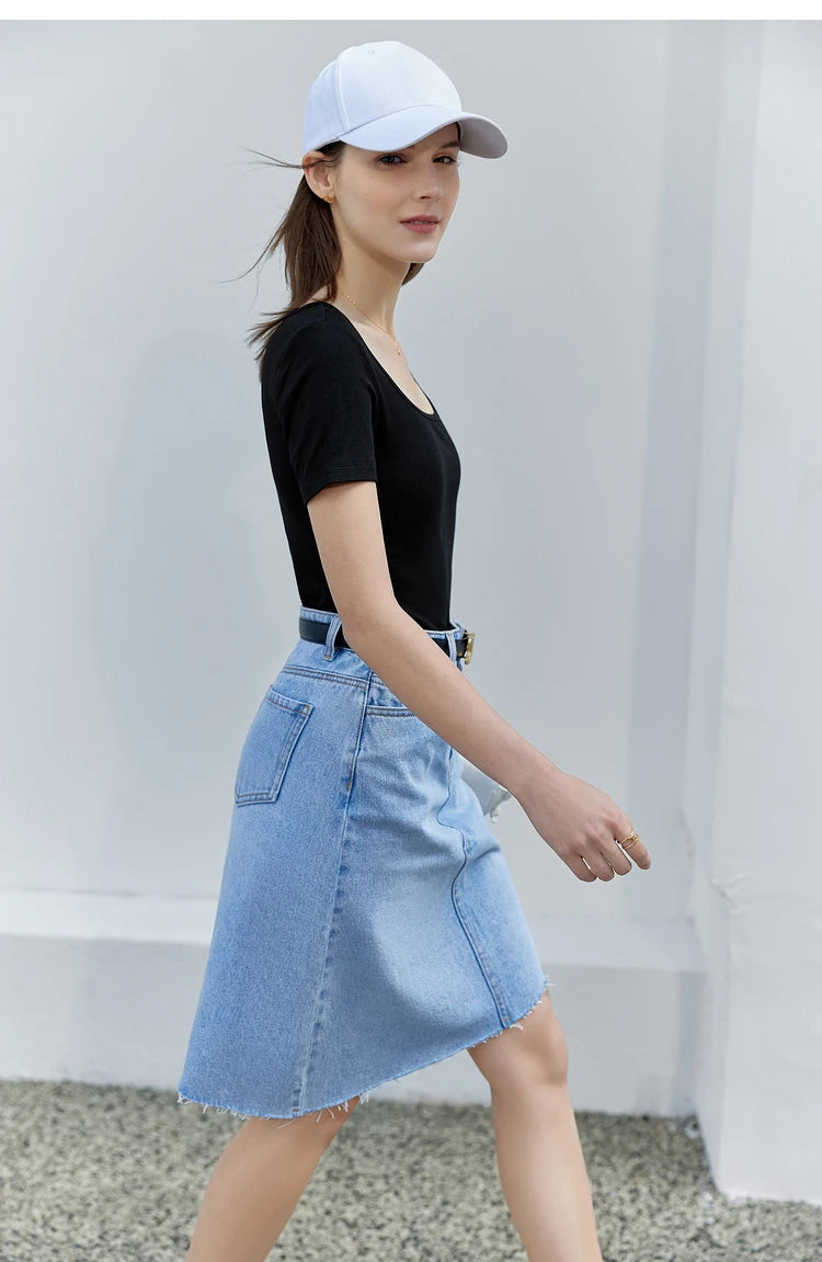 Minimalist U-Neck Slim Black T-Shirt