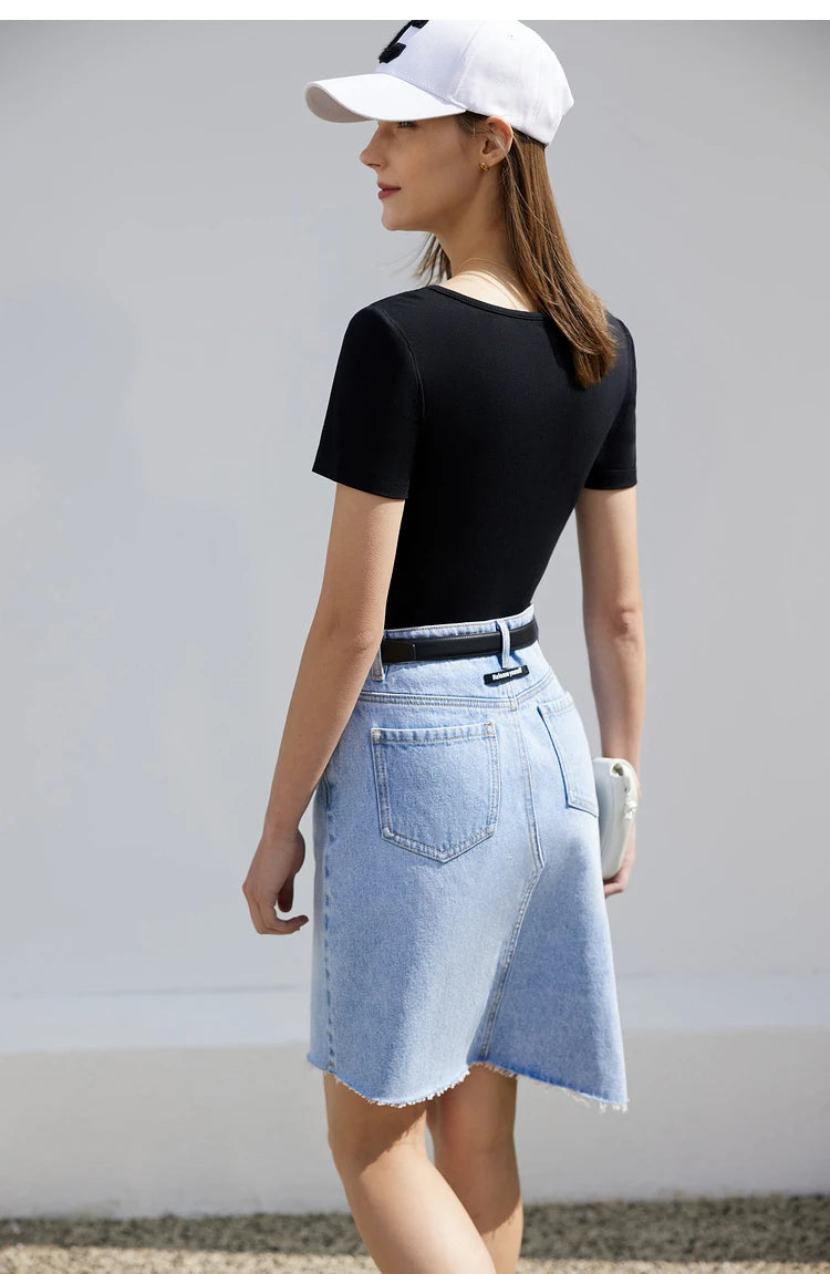 Minimalist U-Neck Slim Black T-Shirt