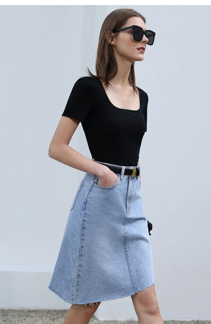 Minimalist U-Neck Slim Black T-Shirt