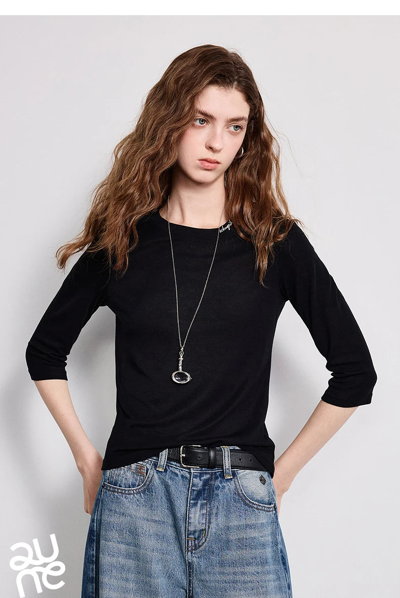 Slim Crew Neck Embroidered Knit Top
