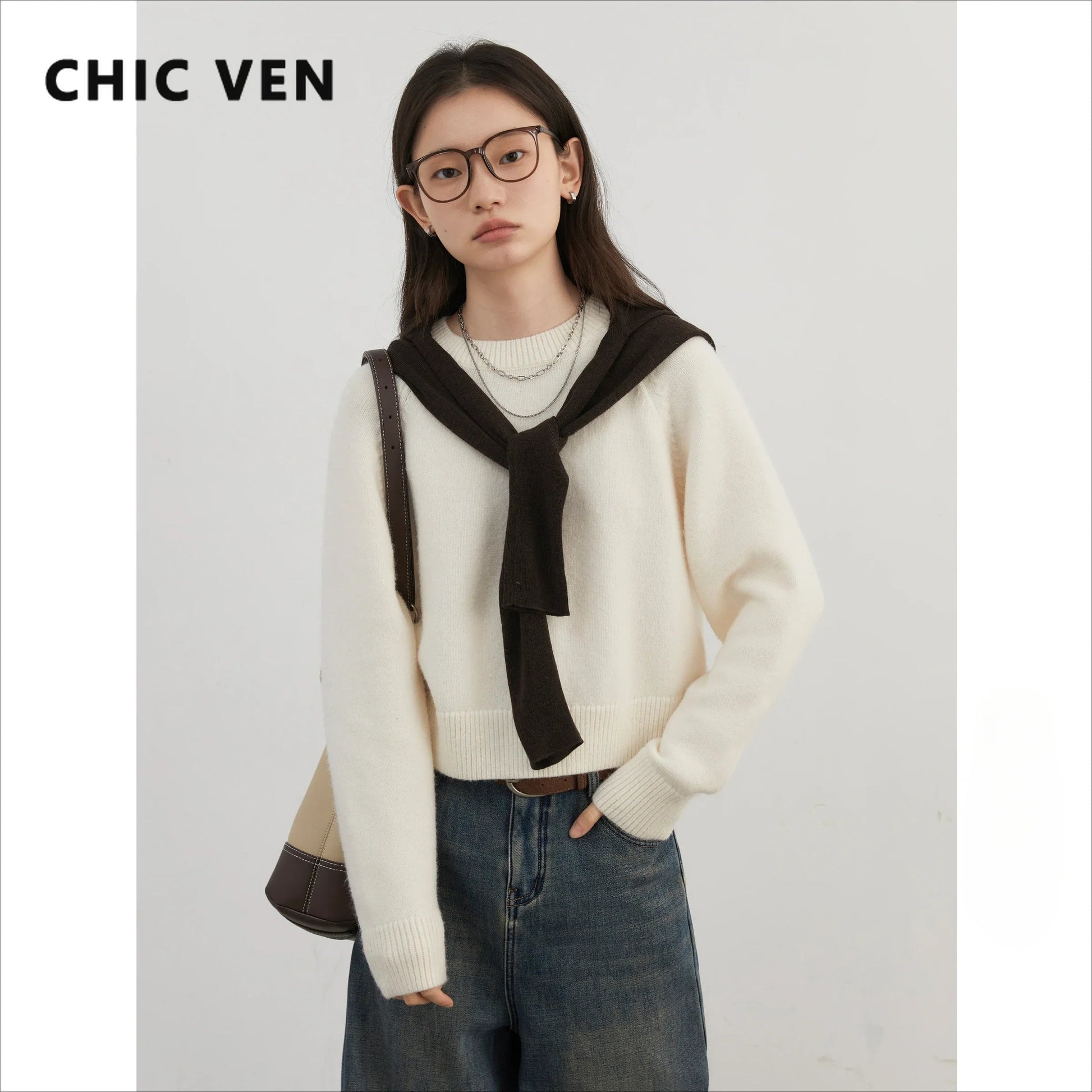 Cozy Loose Knitted Jumper with Raglan Sleeves, crafted from soft knitted fabric for luxurious comfort. This versatile loose-fit sweater flatters all body shapes and is perfect for both lounging at home and stylish outings. Available in classic colors, it